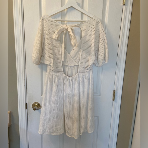 Puff-sleeved Dress - Picture 3 of 3